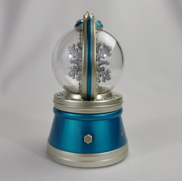 Hallmark Keepsake Limited Edition THATS SNOW MAGICAL! Ornament - Picture 6 of 16